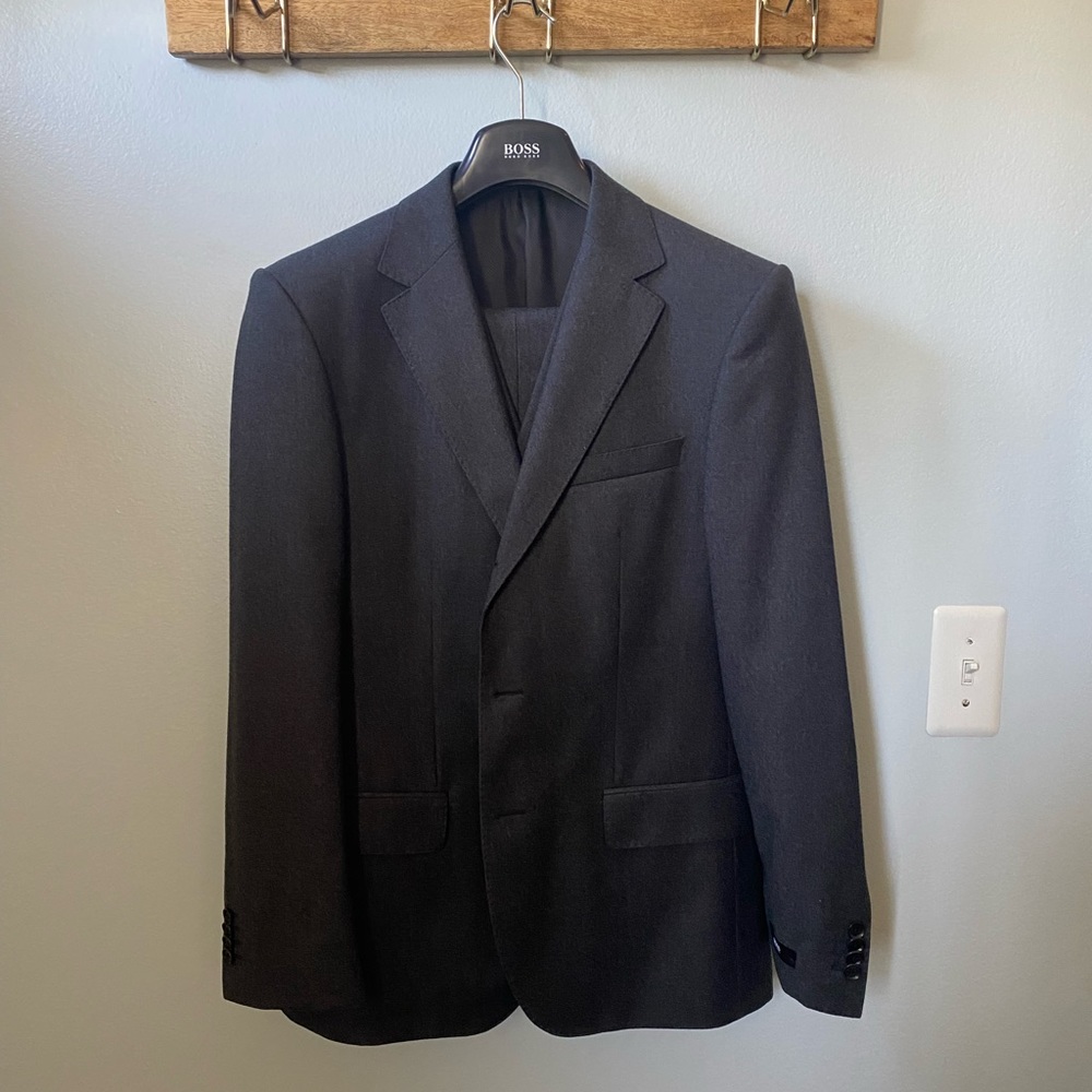 Hugo Boss Mens 3 piece suit. Grey wool soft never worn 38s pants not tailored